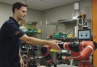 人類已不得不與機(jī)器人協(xié)作，它們是朋友還是敵人？