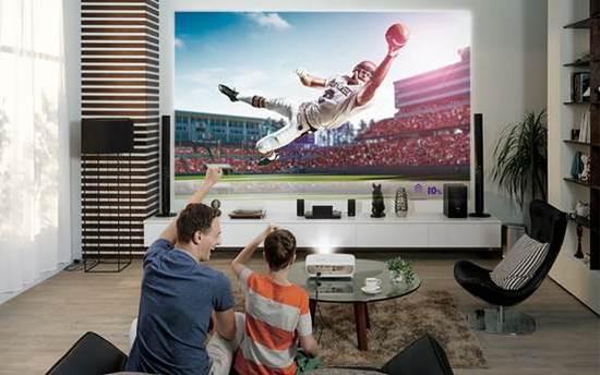 明基家用色準(zhǔn)投影機(jī) 給暑期檔”掛點(diǎn)彩”