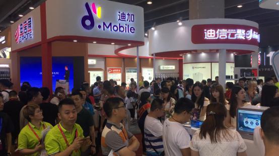 天翼智能生態(tài)博覽會開幕 迪信通展區(qū)為何人山人海？