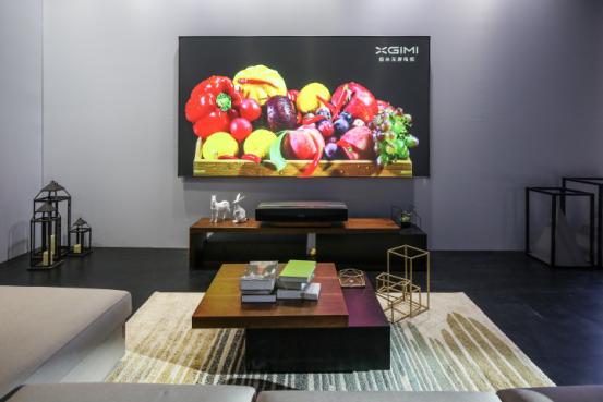 極米打造國(guó)內(nèi)首個(gè)影音發(fā)SAO節(jié) 經(jīng)典版無(wú)屏電視一秒售罄