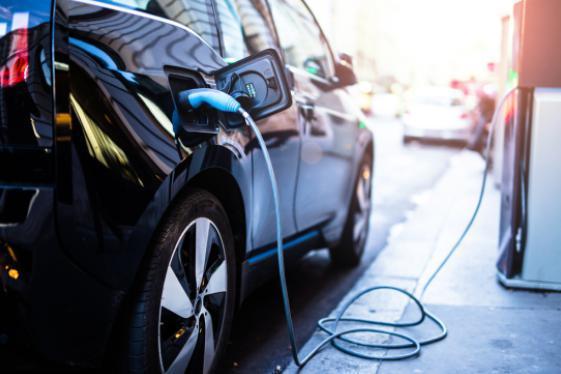 自動(dòng)駕駛與電動(dòng)車的協(xié)同發(fā)展 有助于減排并緩解交通壓力