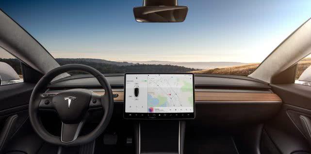 馬斯克證實(shí)：特斯拉電動(dòng)車中控屏將支持觀看網(wǎng)絡(luò)視頻