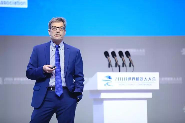 美國機(jī)器人工業(yè)協(xié)會主席Jeff Burnstein：機(jī)器人會創(chuàng)造出很多未想象過的工作