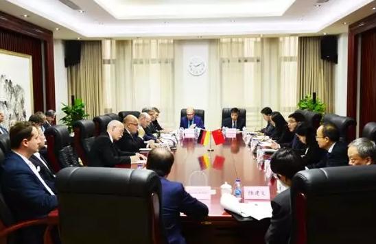 苗圩會(huì)見(jiàn)德國(guó)官員 交流5G合作事宜